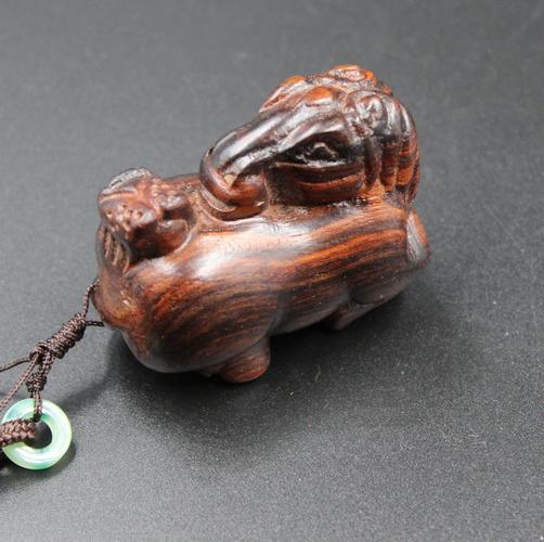 红酸枝木雕刻小件工艺品 马上赢手玩把件 厂家直销
